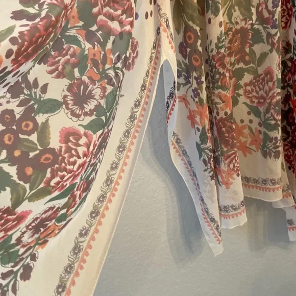 Lightweight Floral Kimono. - Picture 4 of 7